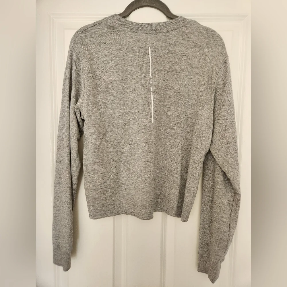 Peloton Gray Long Sleeve Cropped Tee. Size Small. NWOT - Picture 6 of 10
